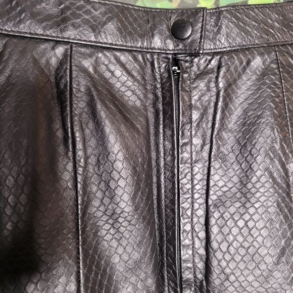 Wilsons Leather Vintage Black Skirt Snake Pattern Pencil Womens Size 4 Genuine - Picture 3 of 9